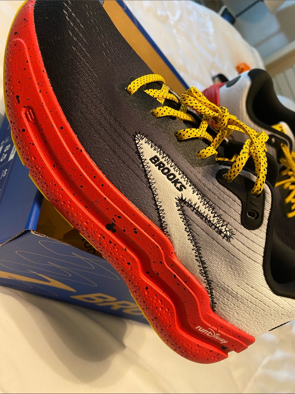 Brooks Ghost Max 2 Mickey Mouse size 8.5 - Picture 2 of 6